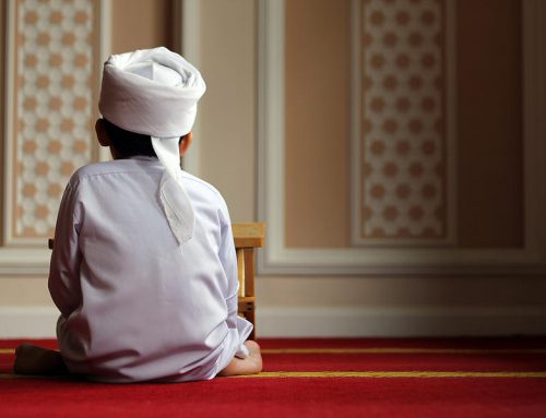 Ramadhan, Momentum Mengajari Anak I’tikaf dan Sholat Tahajud